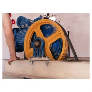 تعویض فلکه موتور آسانسور 